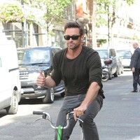 Hugh Jackman leaves the Radio 1 studios Photos | Picture 75434